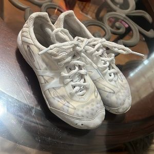 Size y1 infinity cheer shoes